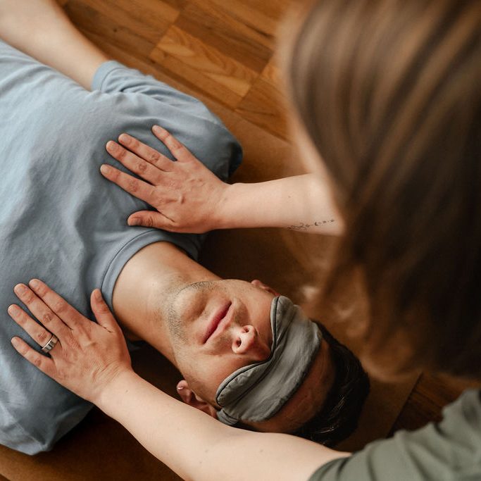 Teilnehmende bei einer Breathwork-Session in Köln mit Marilen Neeten